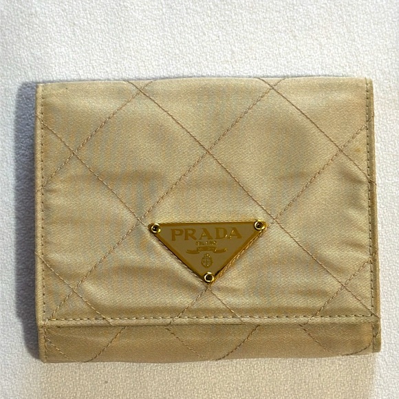 ๐ฏ AUTHENTIC NWOT PRADA NYLON COMPACT BIFOLD WALLET MINT - Picture 14 of 15